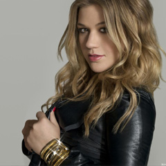 Kelly Clarkson at the Casino Avalon Ballroom